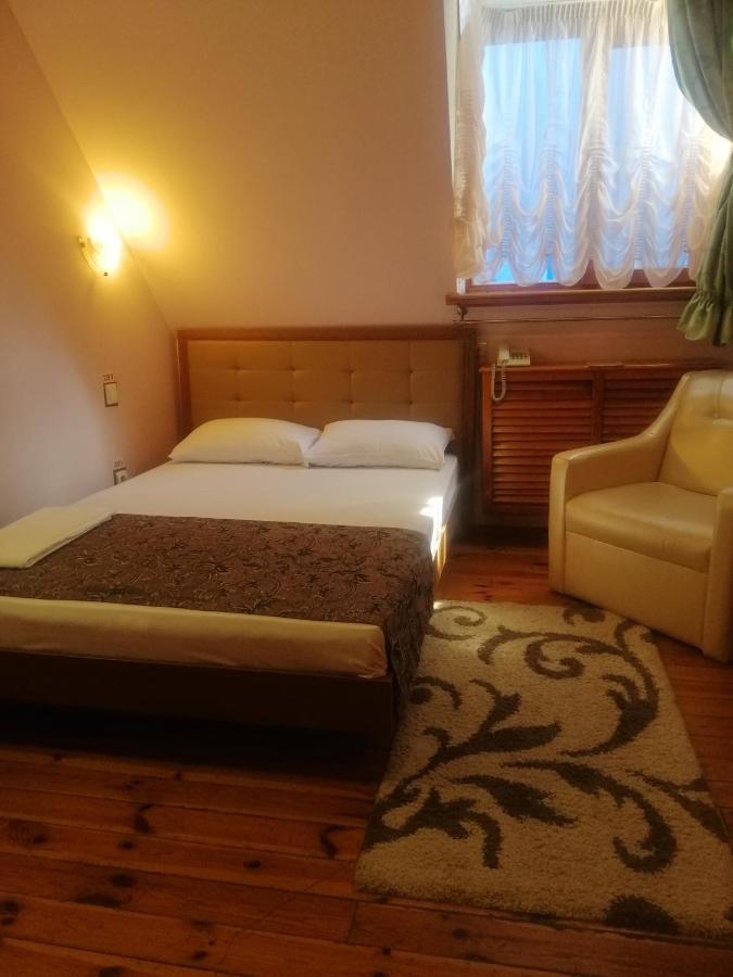 Gostiniy Dvor Non-Stop Hotel Herson Exterior foto