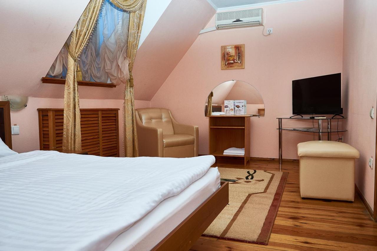 Gostiniy Dvor Non-Stop Hotel Herson Exterior foto